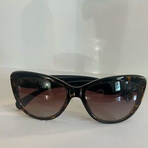 teve Madden Womens Brown Tort Oval Sunglasses - Summertime.
